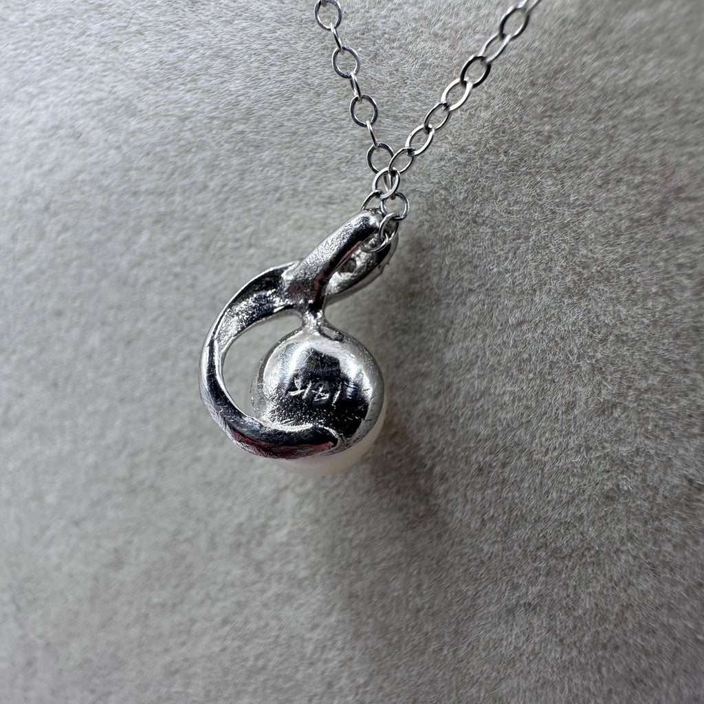 Vintage 14K White Gold Necklace with Pearl and Diamond 14K Pendant 15 Inches Long