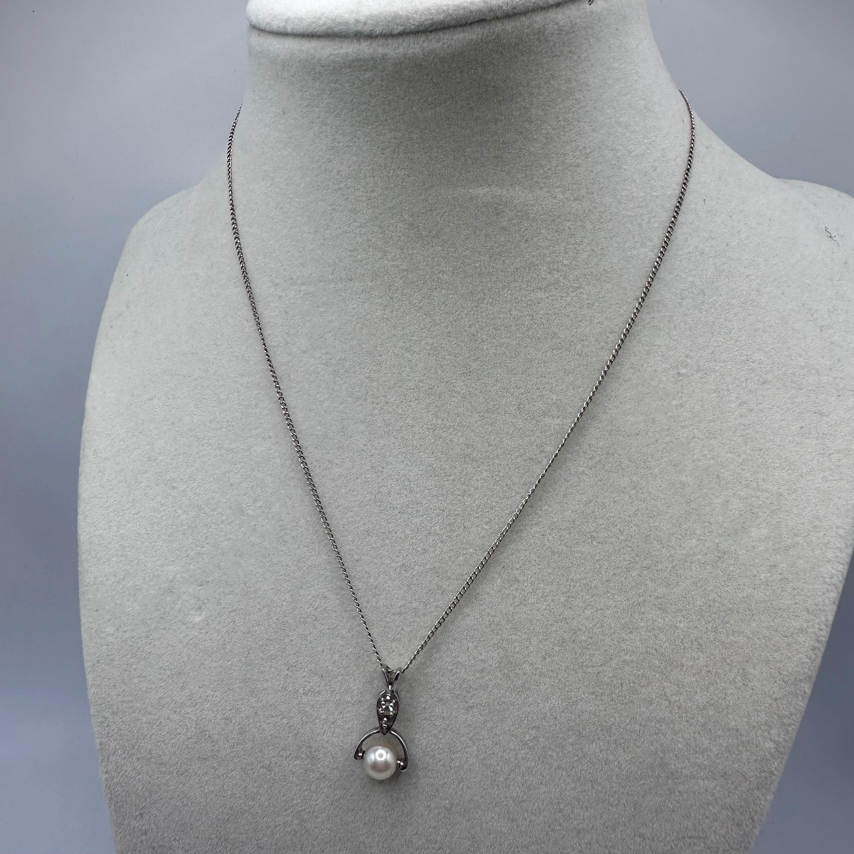 Vintage 14K White Gold Pearl Necklace with Diamond Pendant - 15 Inch