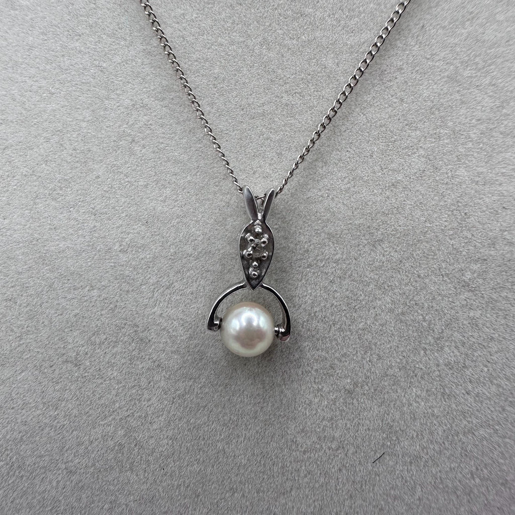 Vintage 14K White Gold Pearl Necklace with Diamond Pendant - 15 Inch