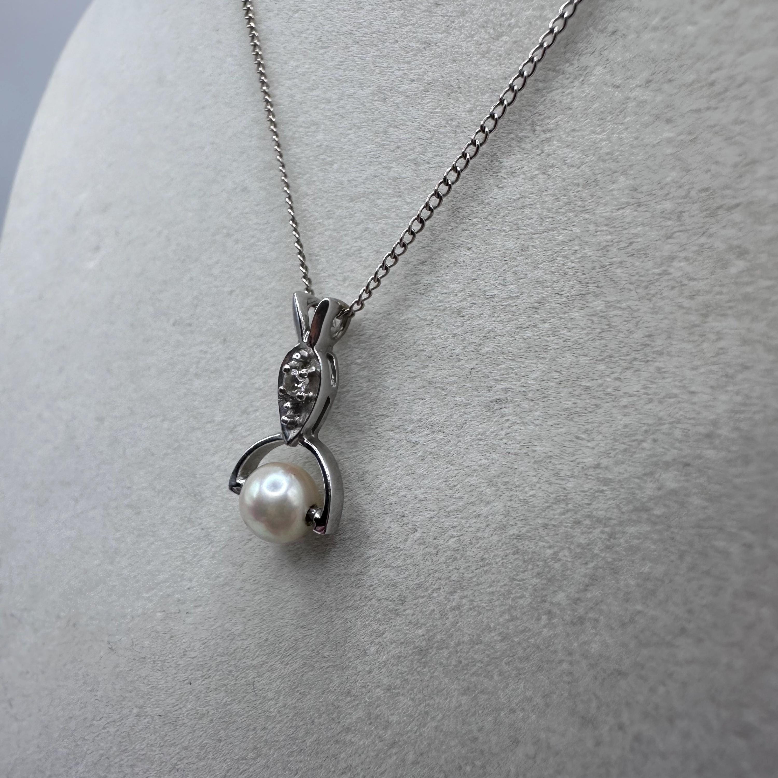 Vintage 14K White Gold Pearl Necklace with Diamond Pendant - 15 Inch