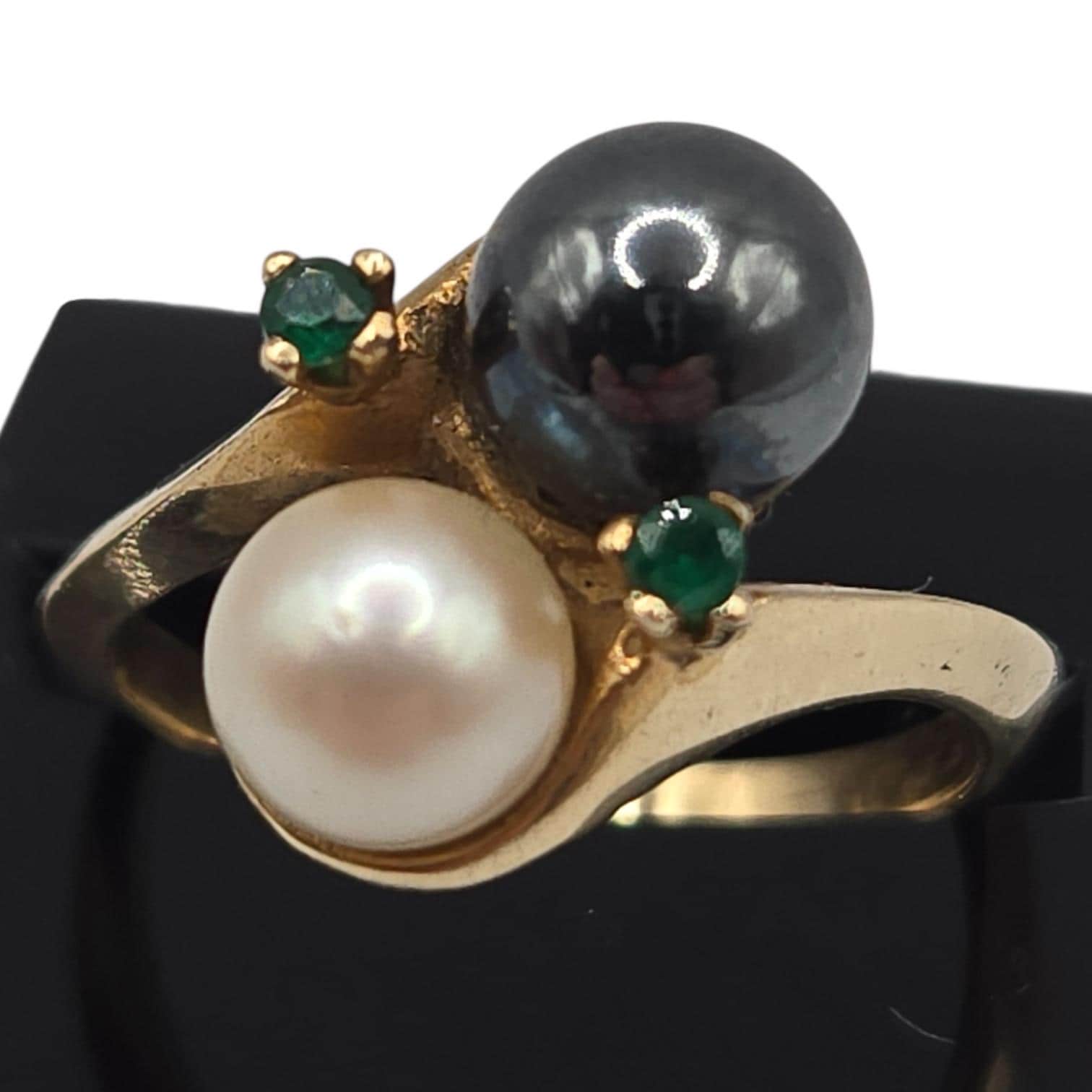 Vintage 14k Gold Pearl and Black Pearl with Emeralds Size 5.75