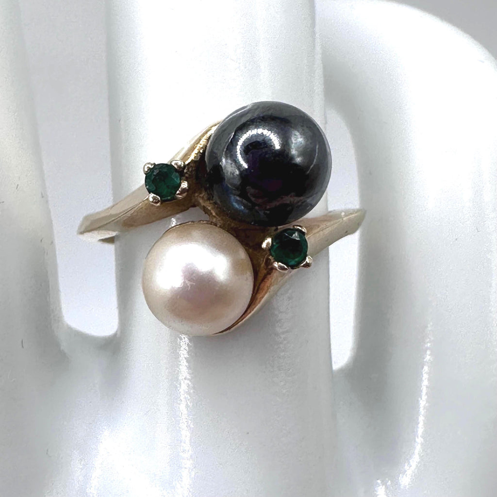 Vintage 14k Gold Pearl and Black Pearl with Emeralds Size 5.75