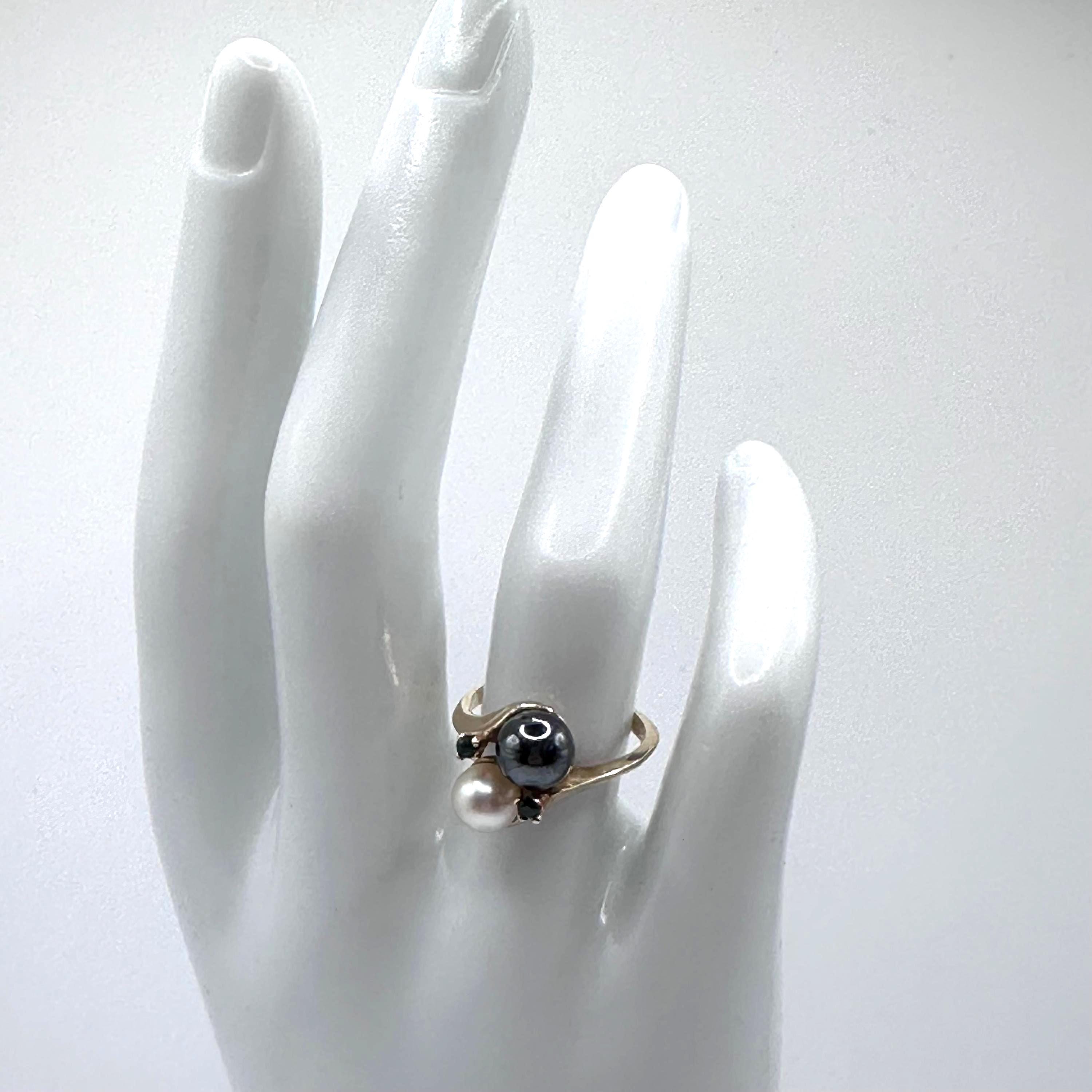 Vintage 14k Gold Pearl and Black Pearl with Emeralds Size 5.75