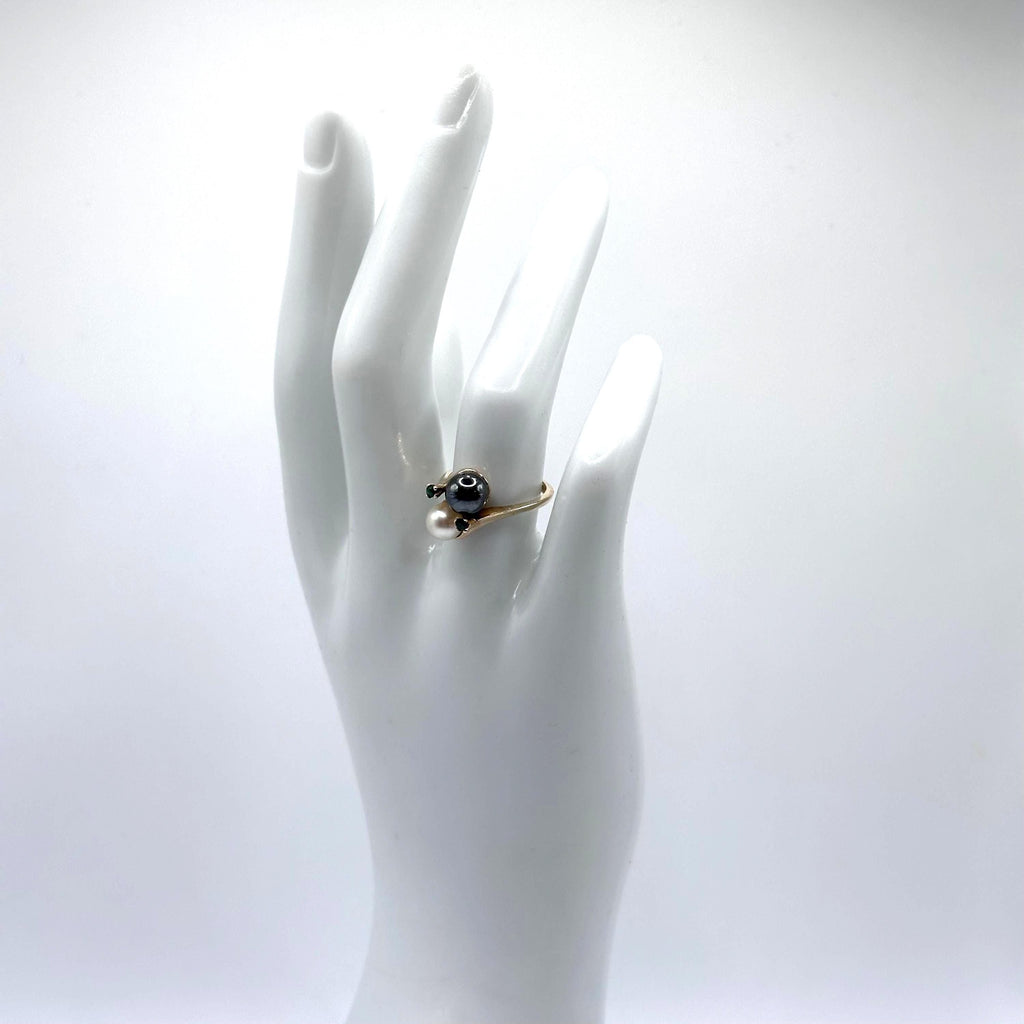 Vintage 14k Gold Pearl and Black Pearl with Emeralds Size 5.75