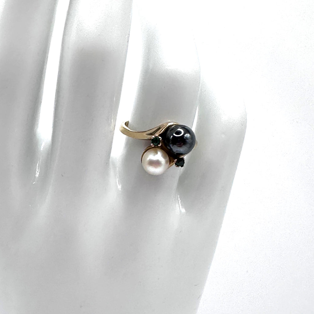 Vintage 14k Gold Pearl and Black Pearl with Emeralds Size 5.75