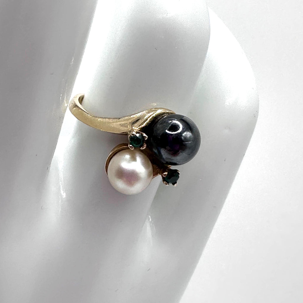 Vintage 14k Gold Pearl and Black Pearl with Emeralds Size 5.75