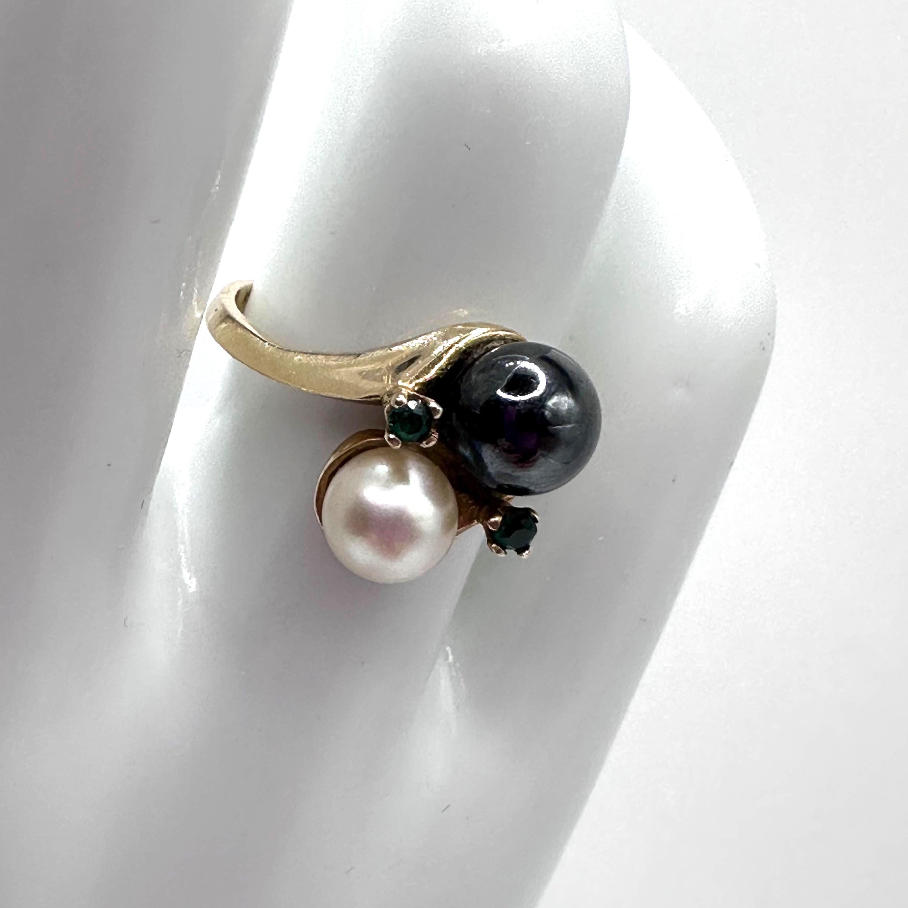 Vintage 14k Gold Pearl and Black Pearl with Emeralds Size 5.75