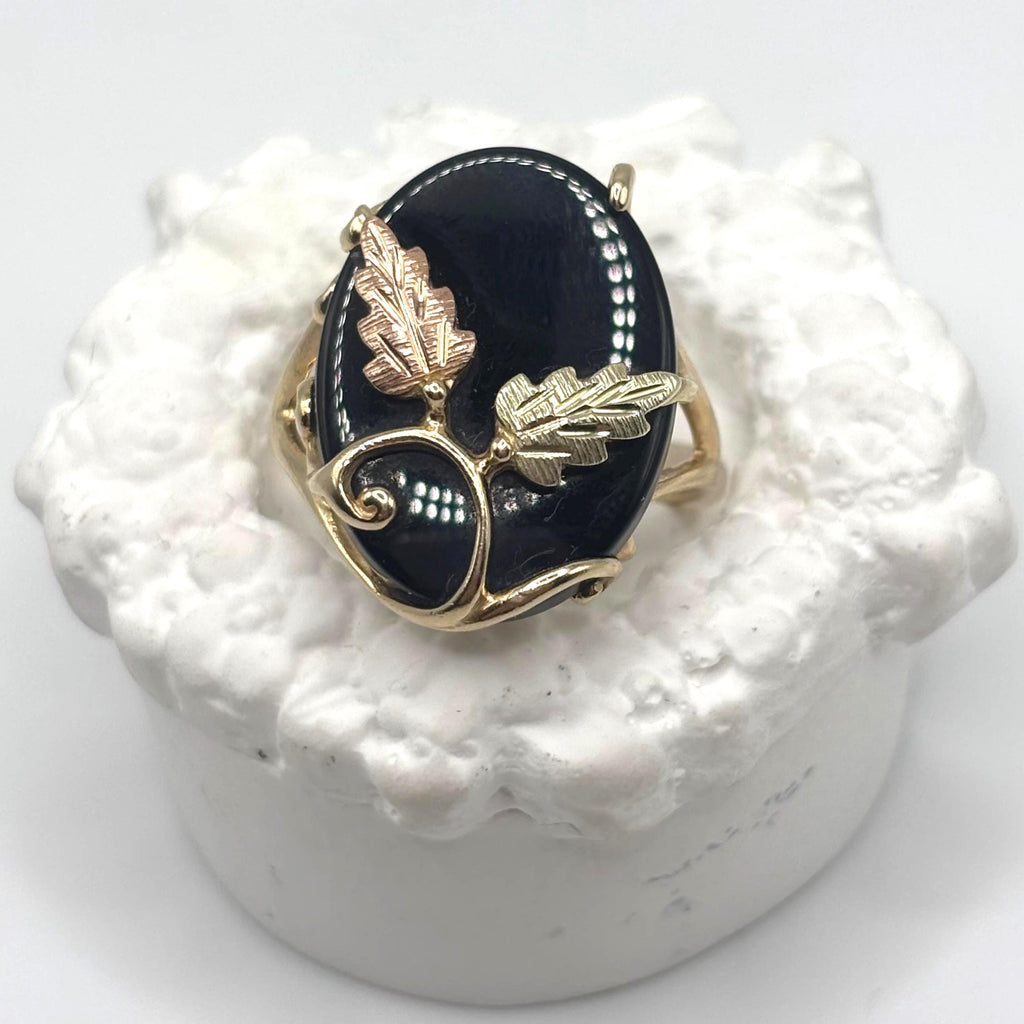 Vintage Black Hills Gold Onyx Ring: 10K Multi-Tone Leaves, Size 6.5