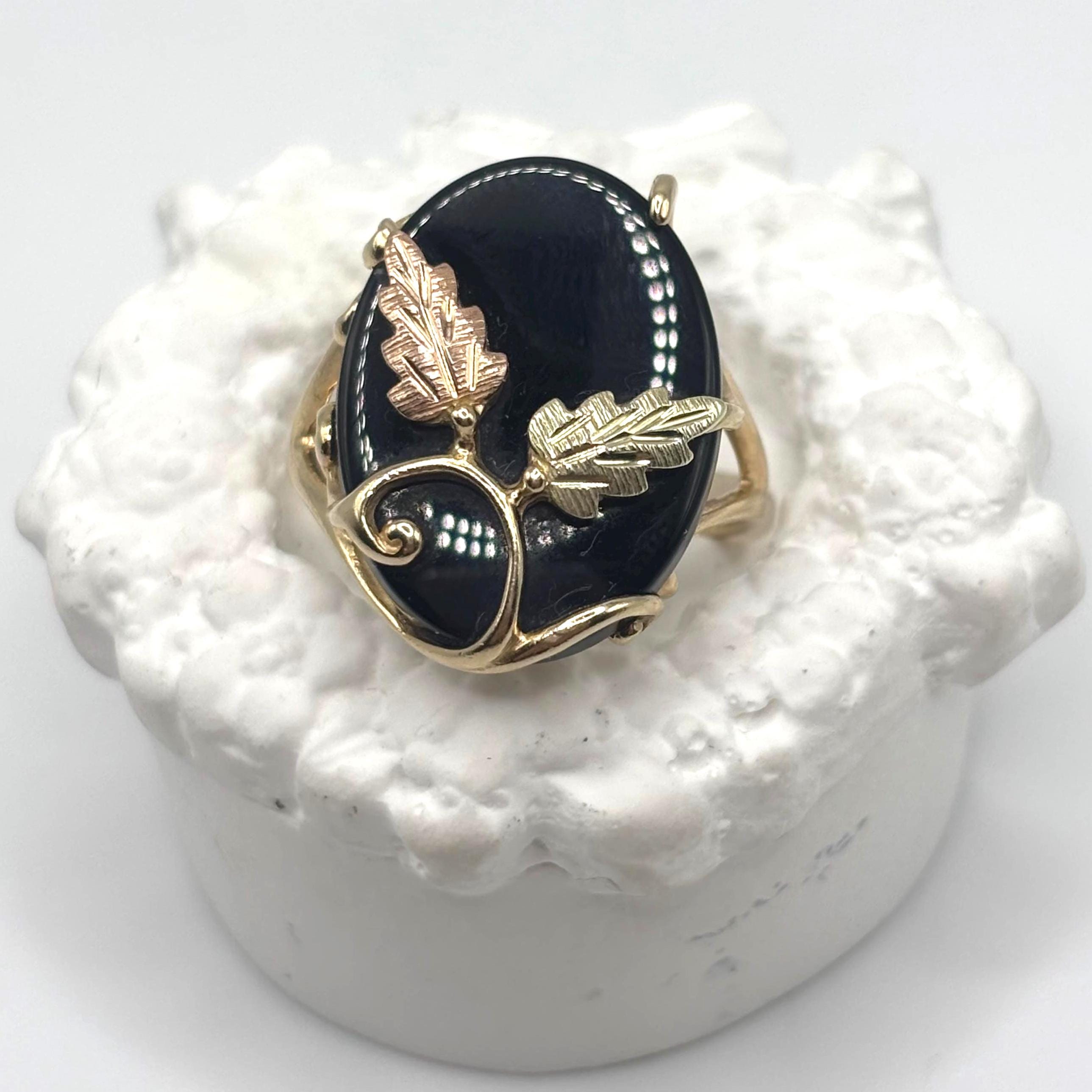 Vintage Black Hills Gold Onyx Ring: 10K Multi-Tone Leaves, Size 6.5