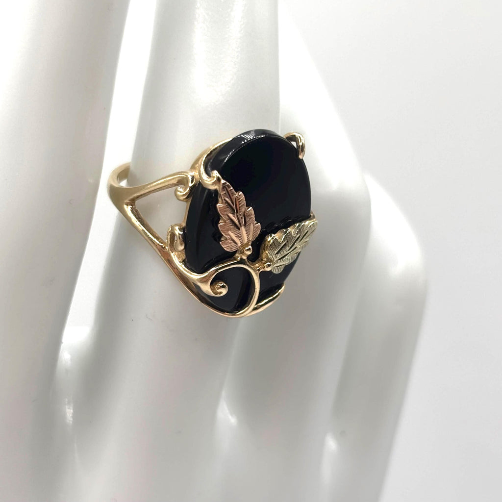 Vintage Black Hills Gold Onyx Ring: 10K Multi-Tone Leaves, Size 6.5