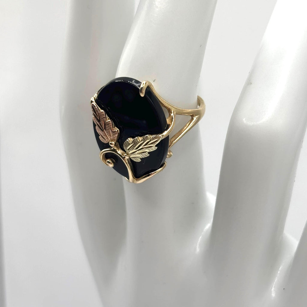 Vintage Black Hills Gold Onyx Ring: 10K Multi-Tone Leaves, Size 6.5