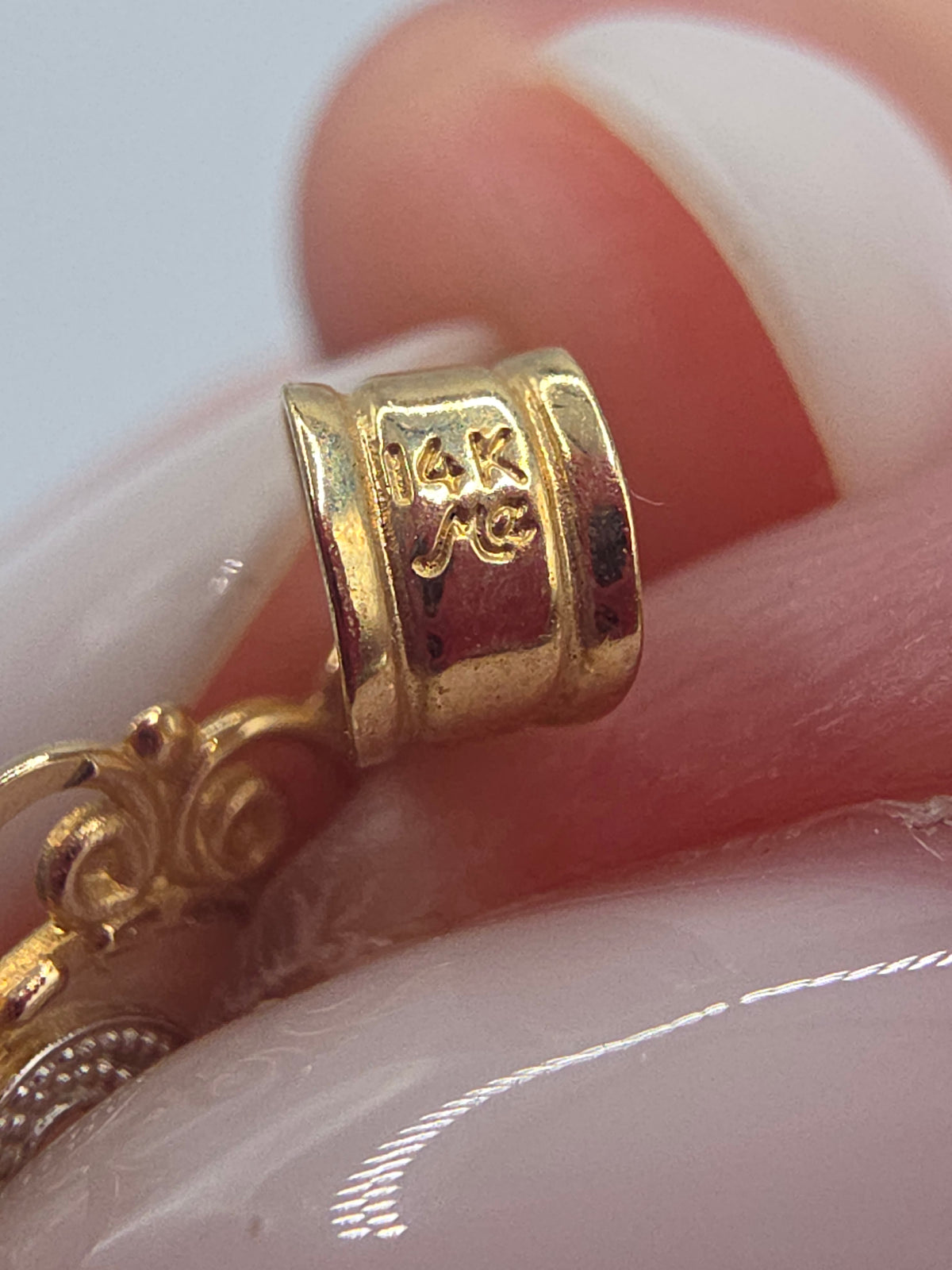 Vintage Michael Anthony Solid 14K Two Tone Gold Filigree Open Heart Pendant with Mom in Script and a Round Diamond Set in a Small Heart Makers Mark
