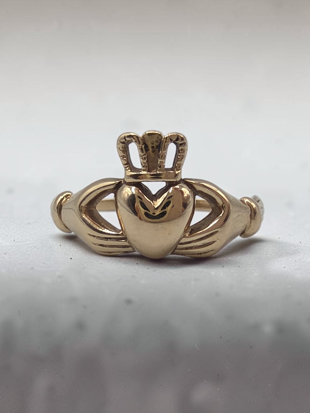 Vintage Michael Anthony solid 10K yellow gold Claddagh ring with crown heart and hands