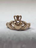 Vintage Michael Anthony solid 10K yellow gold Claddagh ring with crown heart and hands