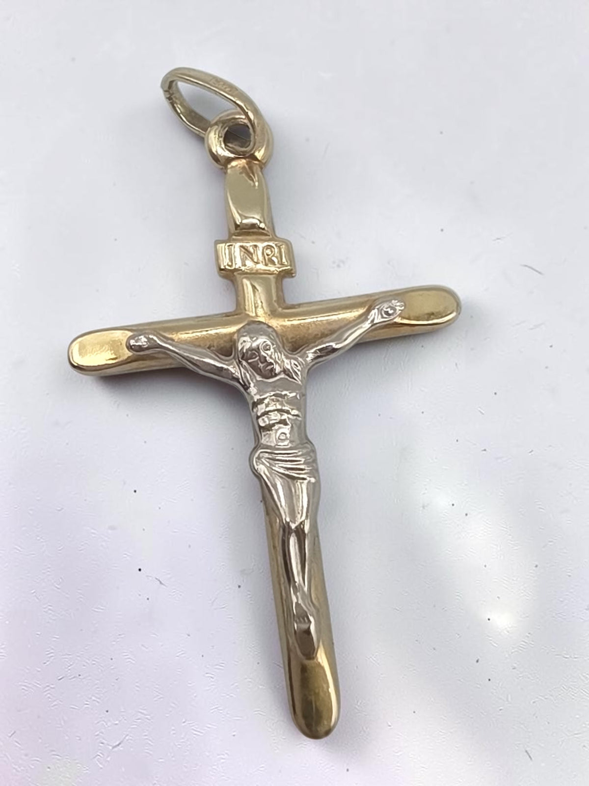 Vintage OroAmerica Solid 14K Two Tone Gold Italian Crucifix Pendant with White Gold Corpus and INRI Titulus Banner