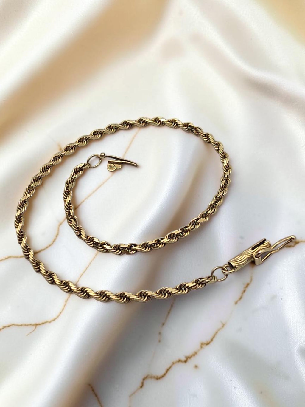 Vintage OroAmerica Solid 14K Yellow Gold Twisted Rope Chain Bracelet with Box Clasp and Safety Latch