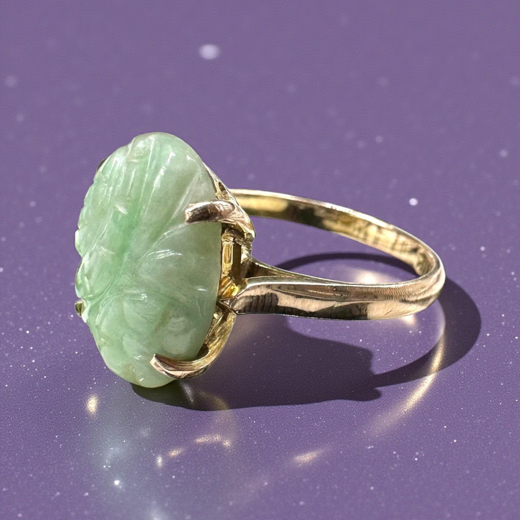 Vintage carved jadeite jade solid 14K yellow gold ring with pierced openwork gallery