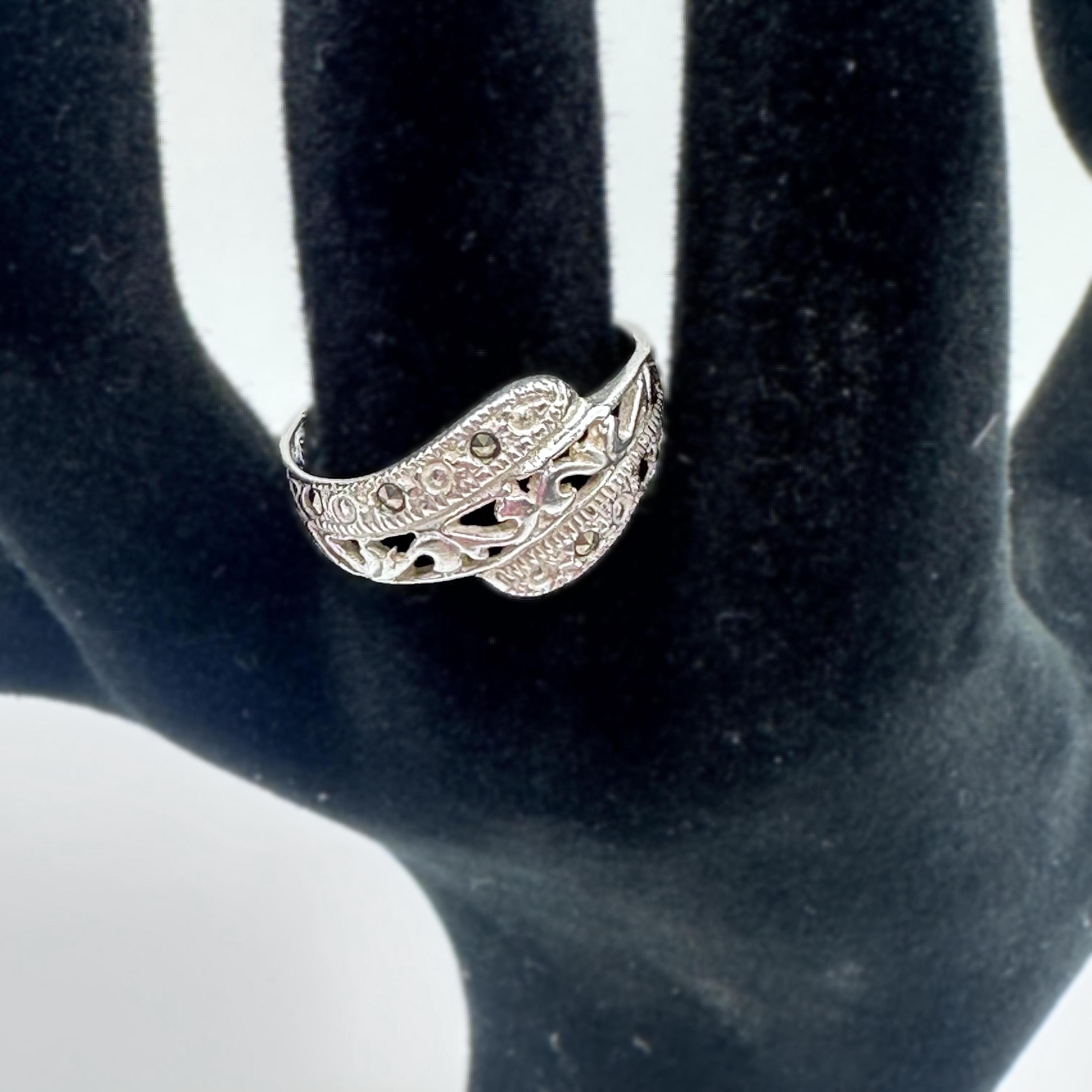 Vintage Sterling Silver Unique Pattern Engraved Ring Size 7