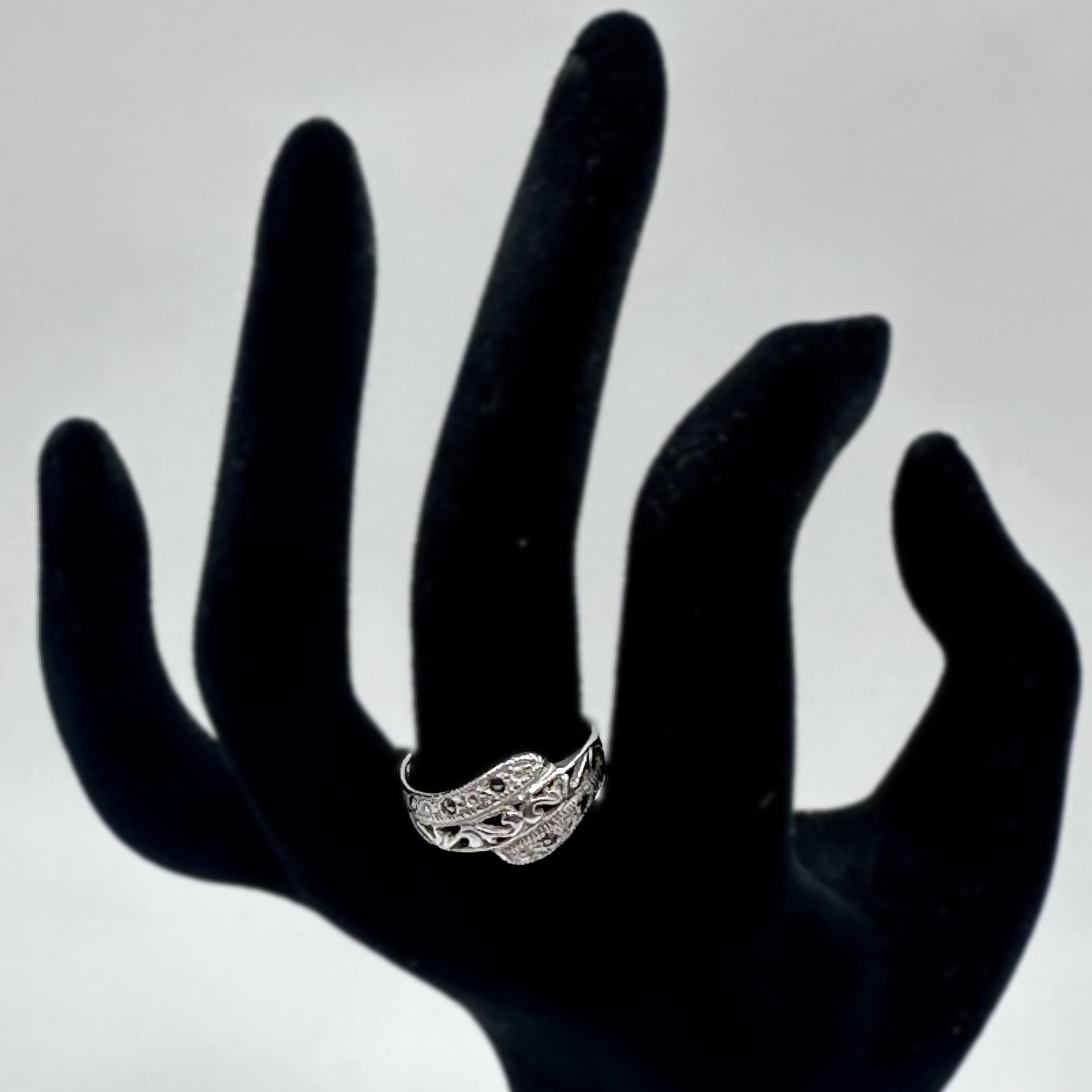 Vintage Sterling Silver Unique Pattern Engraved Ring Size 7