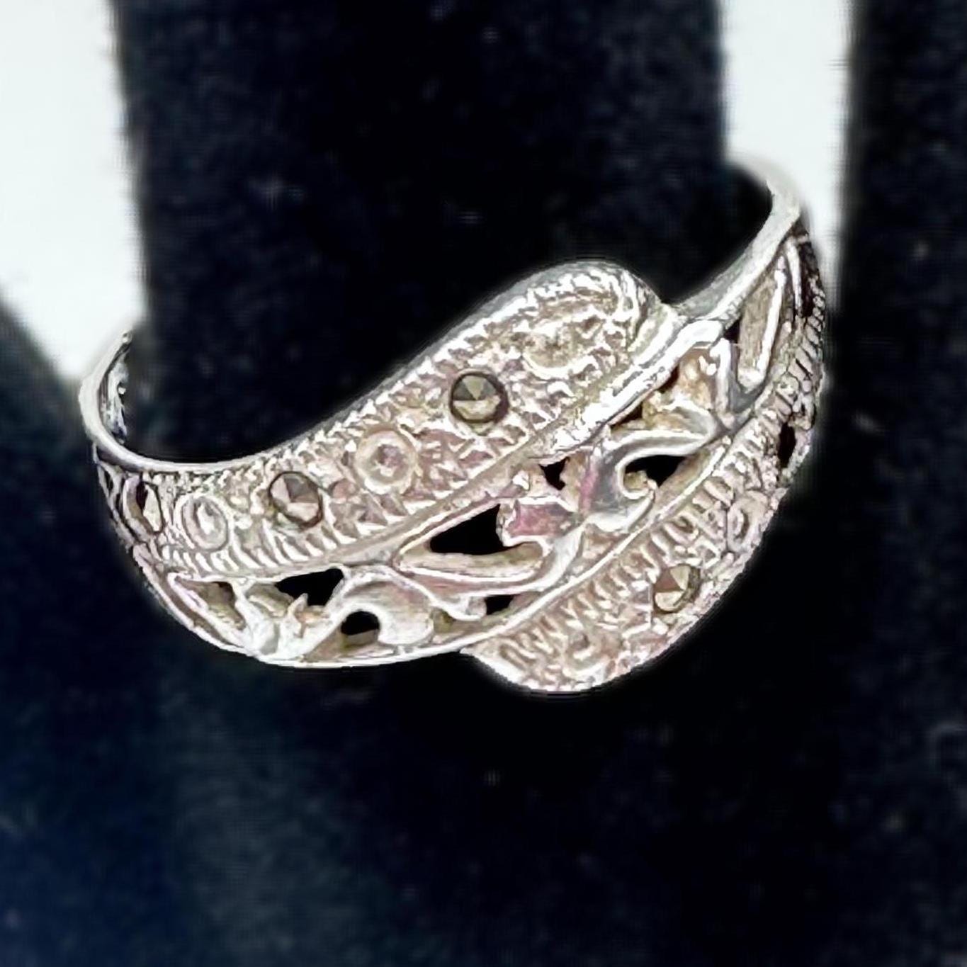 Vintage Sterling Silver Unique Pattern Engraved Ring Size 7