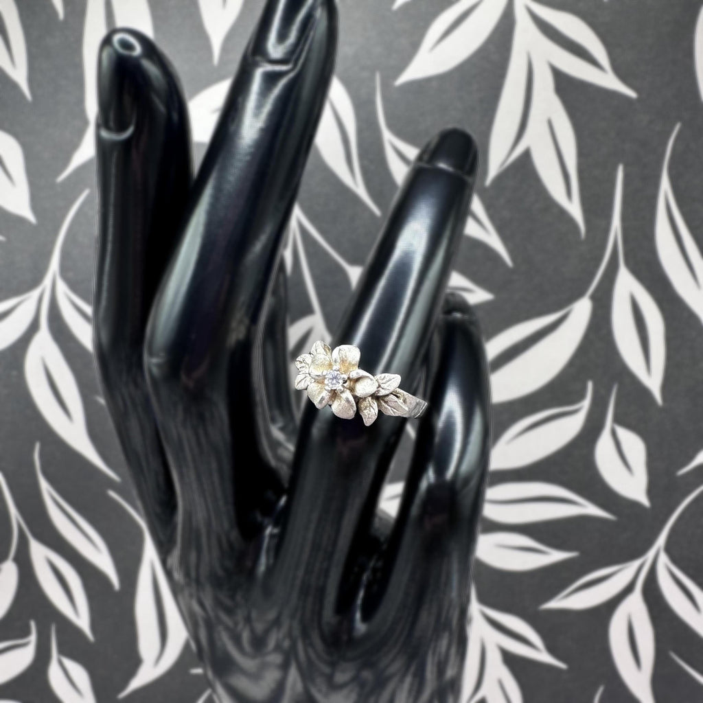Sterling Silver Flower Ring with Clear Gemstone – Size 4.75