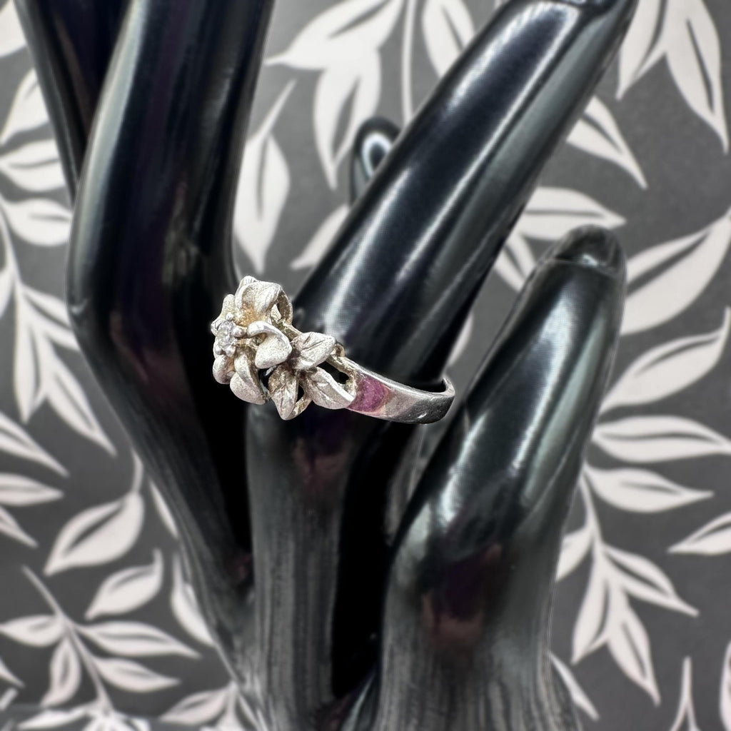 Sterling Silver Flower Ring with Clear Gemstone – Size 4.75