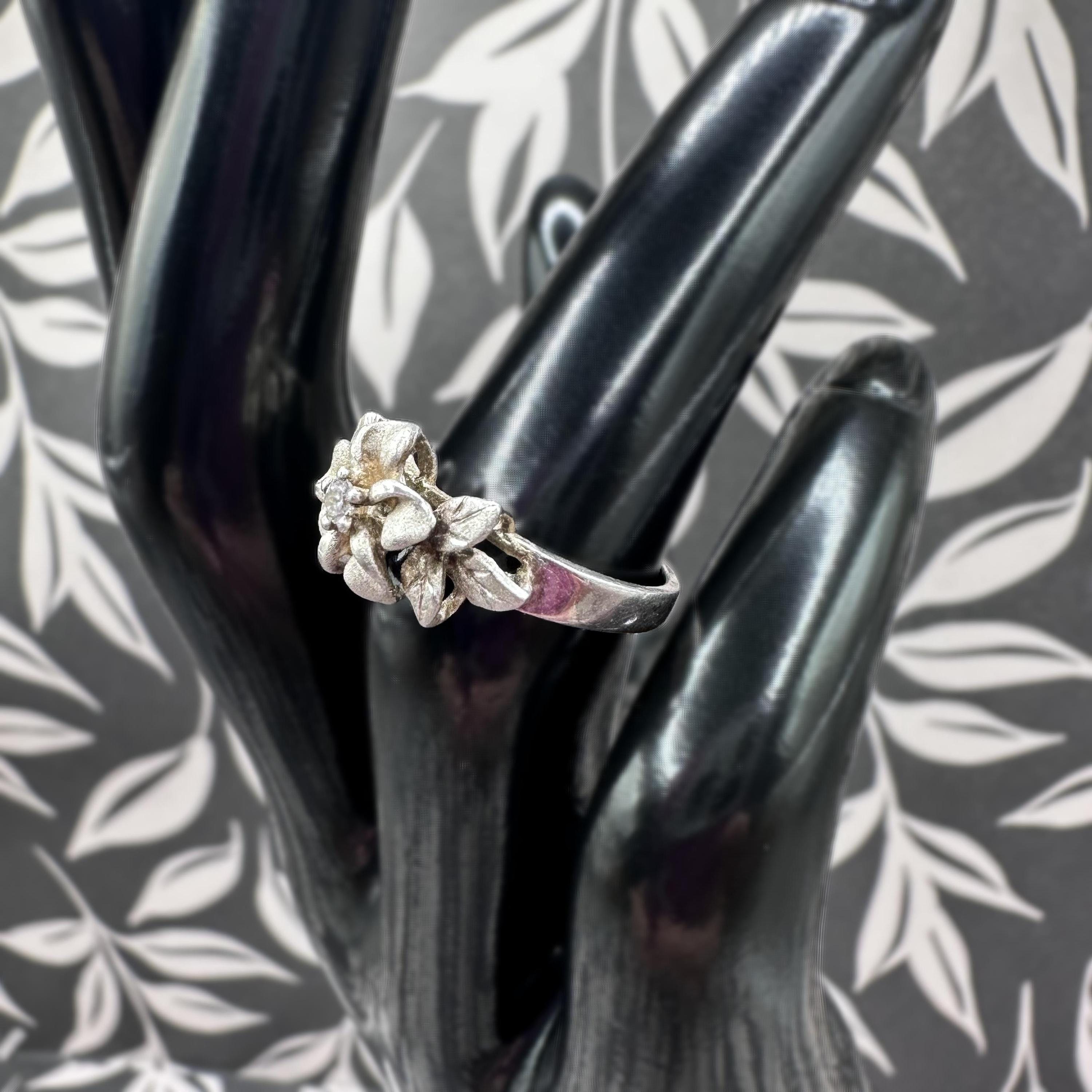 Sterling Silver Flower Ring with Clear Gemstone – Size 4.75