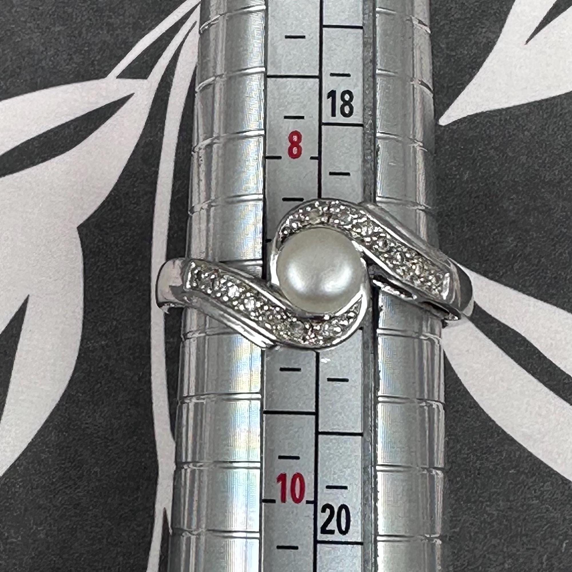 Vintage Sterling Silver Pearl Ring with Diamond Accents Size 9