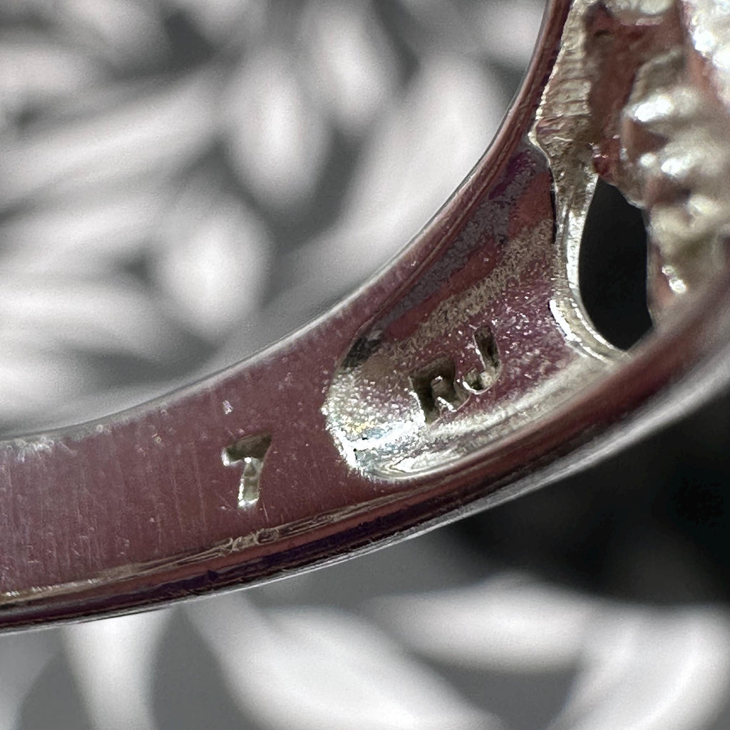 Sterling Silver and Mother of Pearl Vintage Ring Size 7
