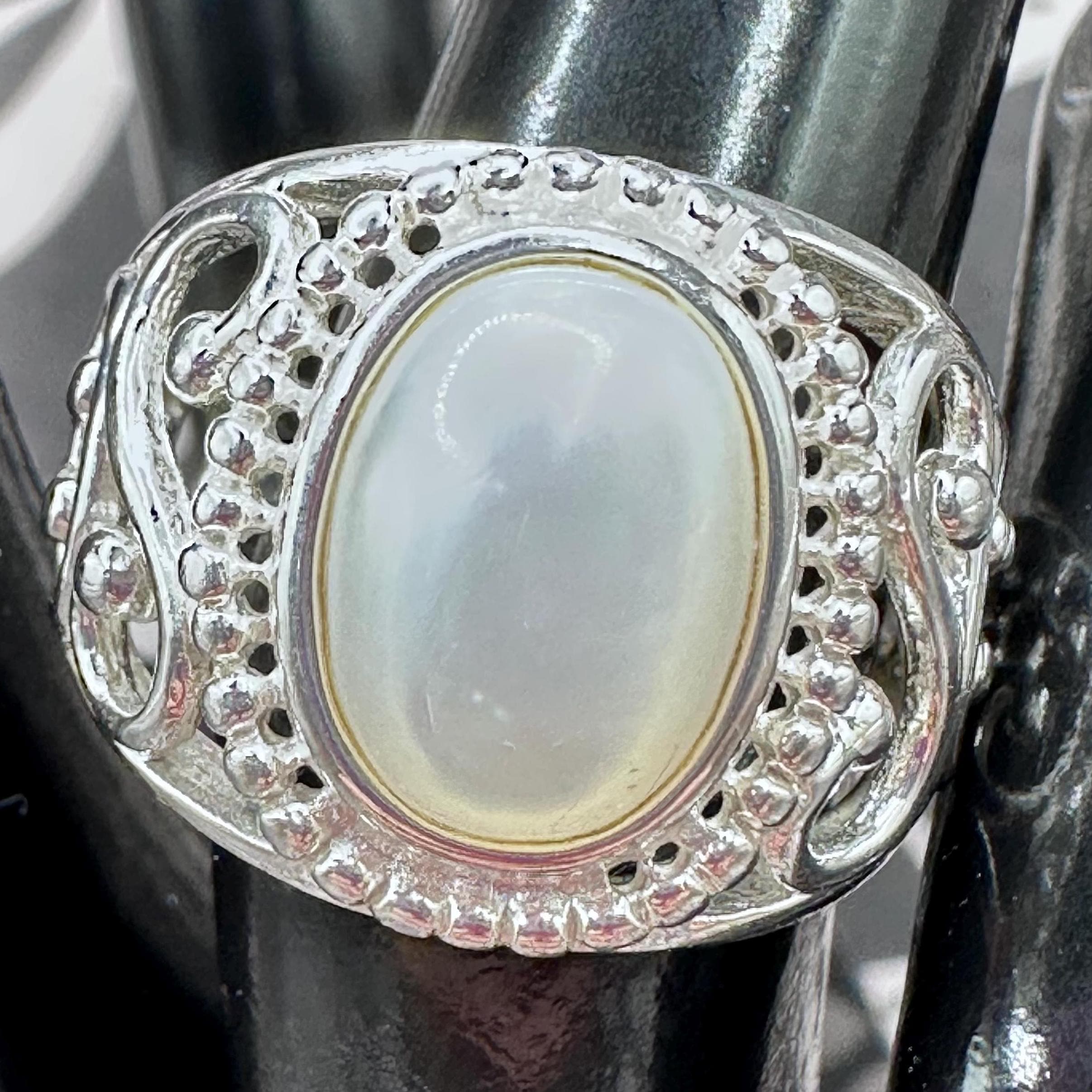 Sterling Silver and Mother of Pearl Vintage Ring Size 7
