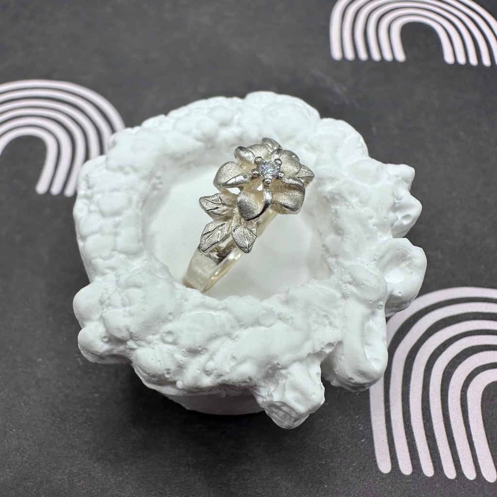 Sterling Silver Flower Ring with Clear Gemstone – Size 4.75