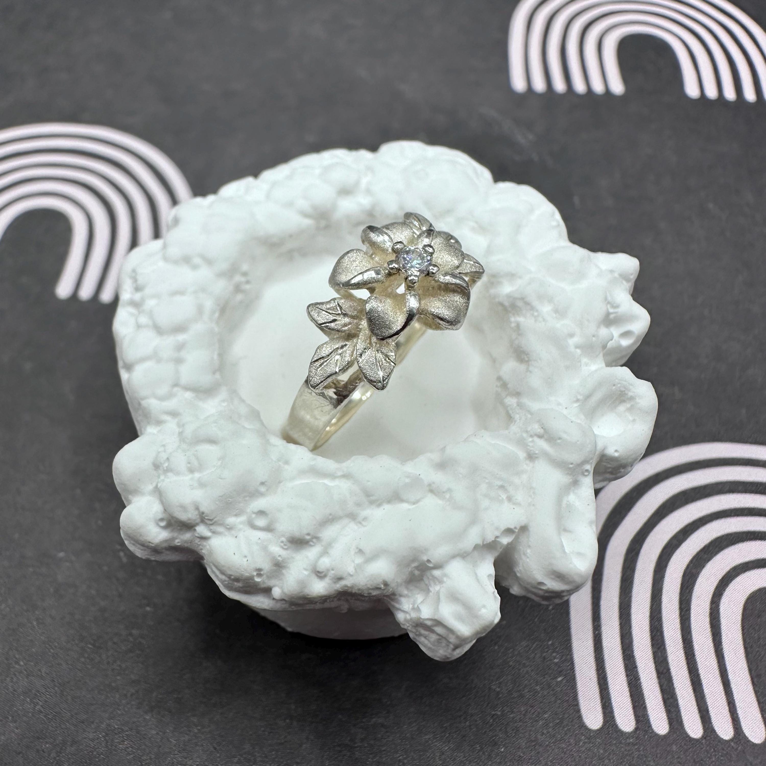 Sterling Silver Flower Ring with Clear Gemstone – Size 4.75
