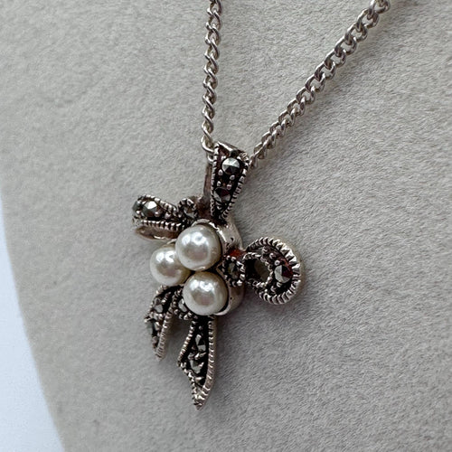 925 Sterling Silver Marcasite and Pearl Bow Ribbon Pendant Necklace - 18.5 inch
