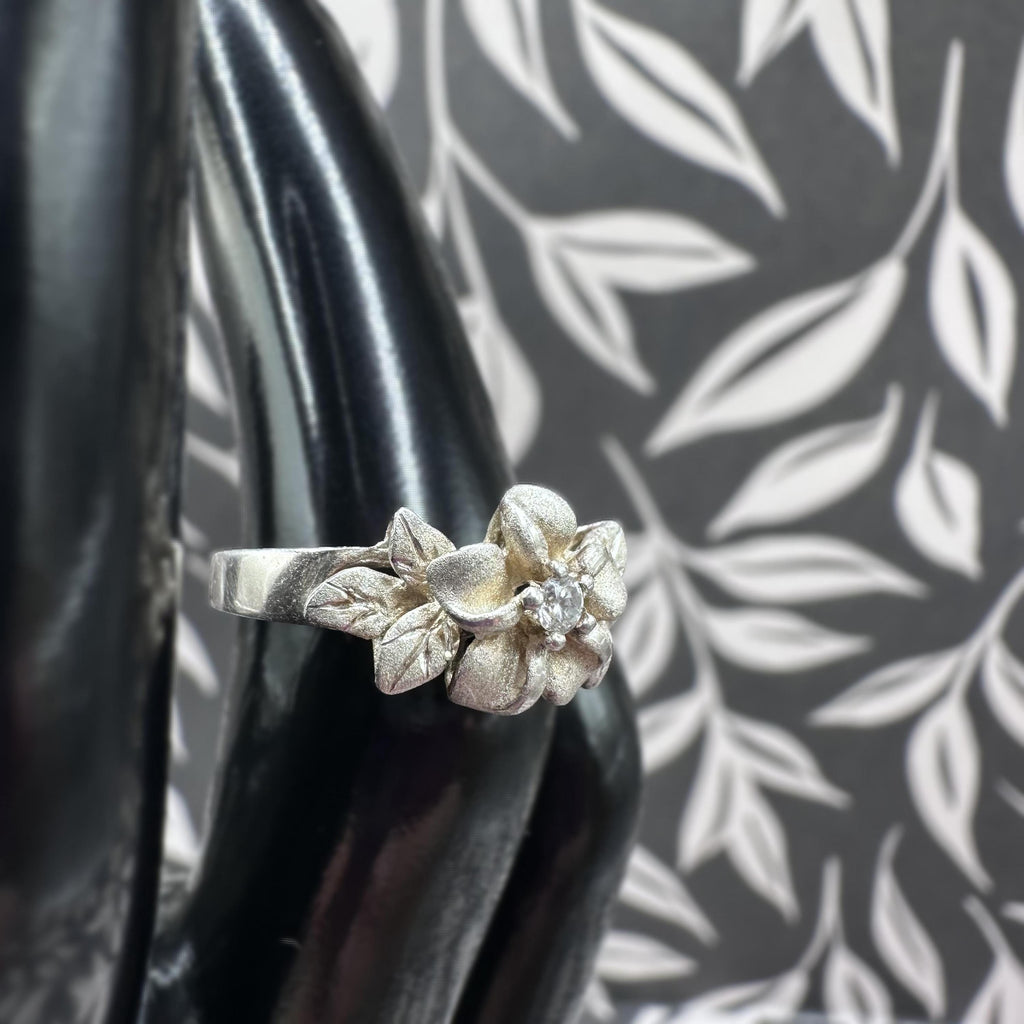 Sterling Silver Flower Ring with Clear Gemstone – Size 4.75