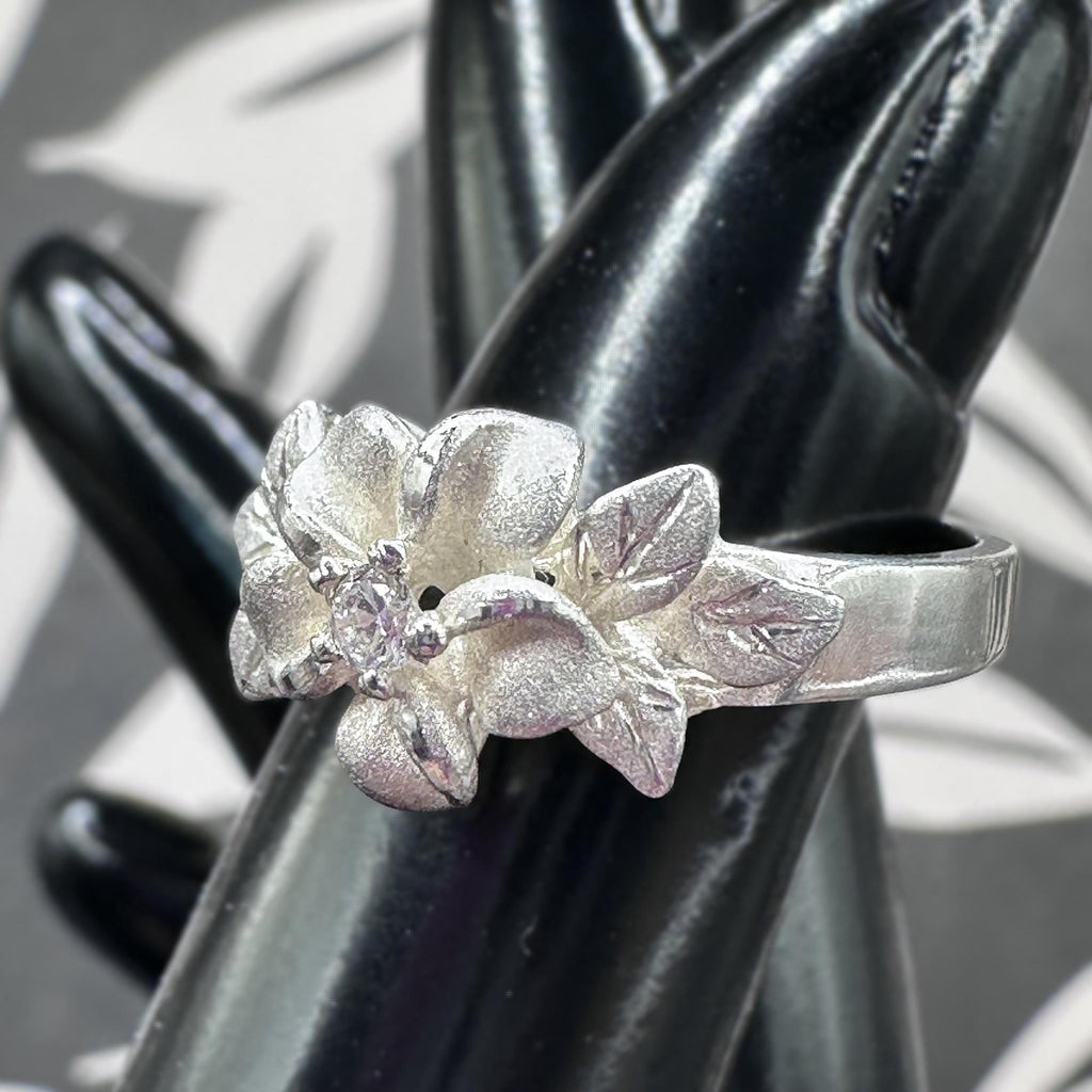 Sterling Silver Flower Ring with Clear Gemstone – Size 4.75