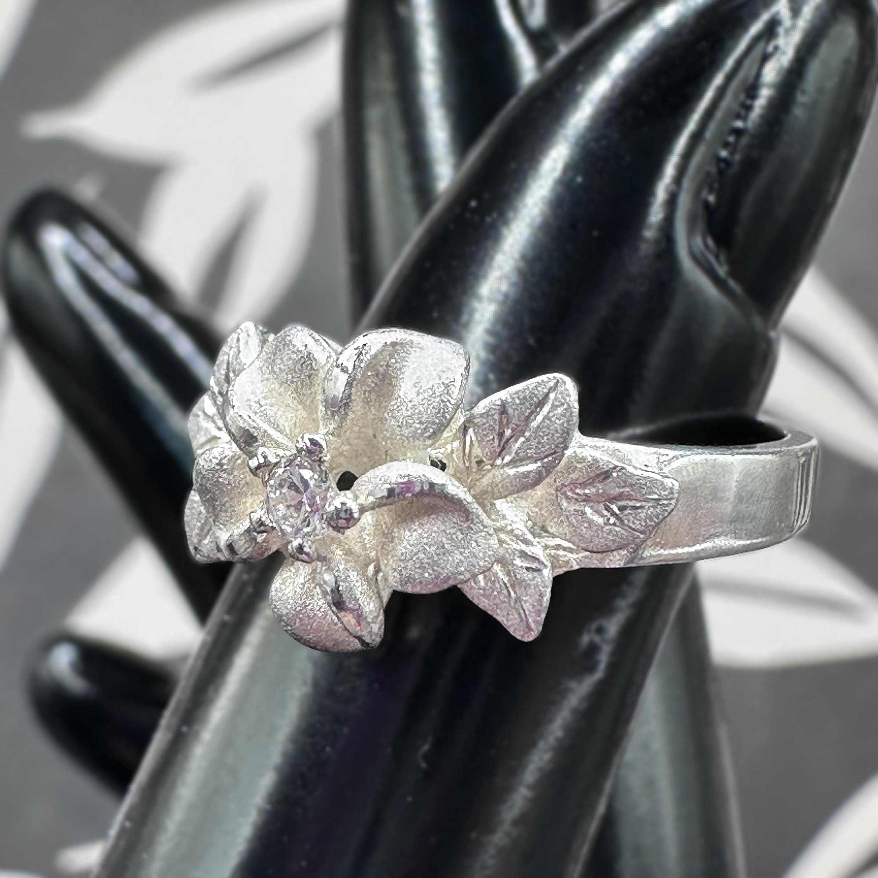 Sterling Silver Flower Ring with Clear Gemstone – Size 4.75