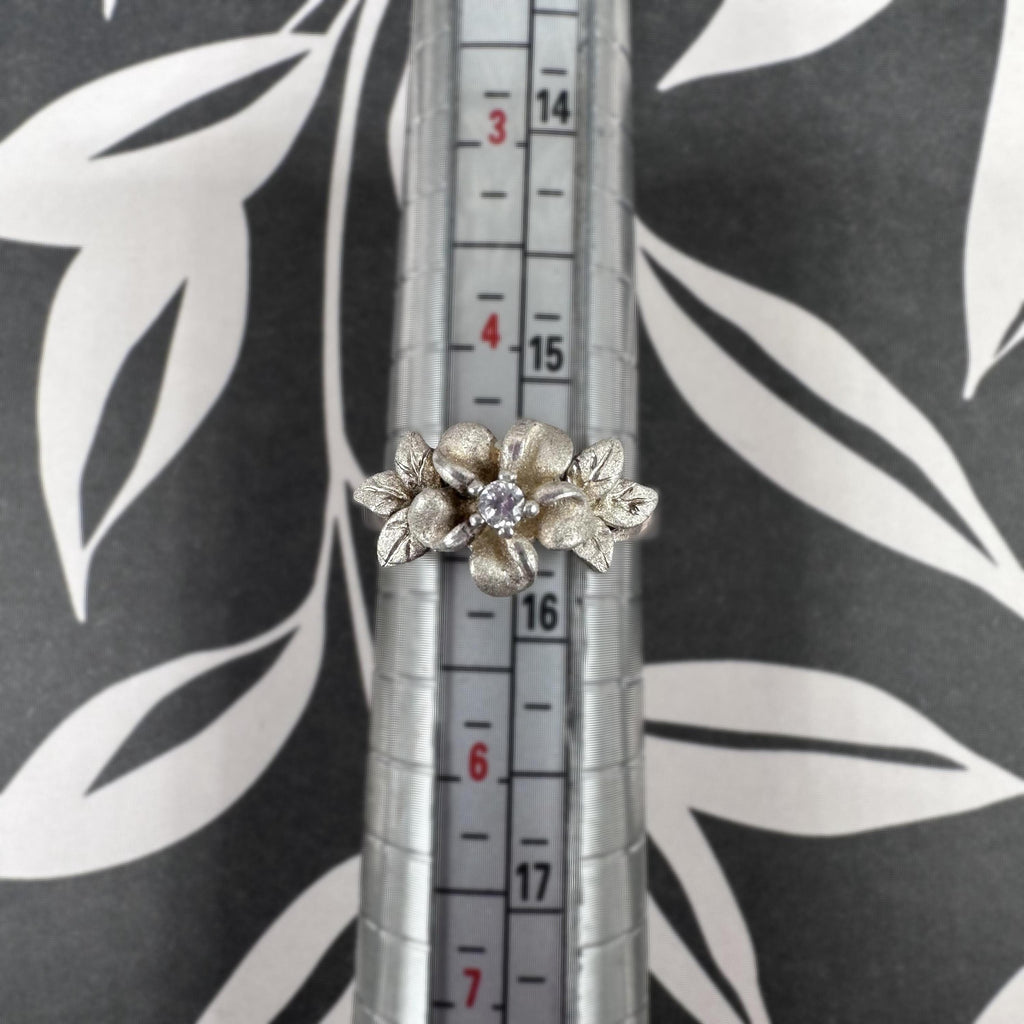 Sterling Silver Flower Ring with Clear Gemstone – Size 4.75