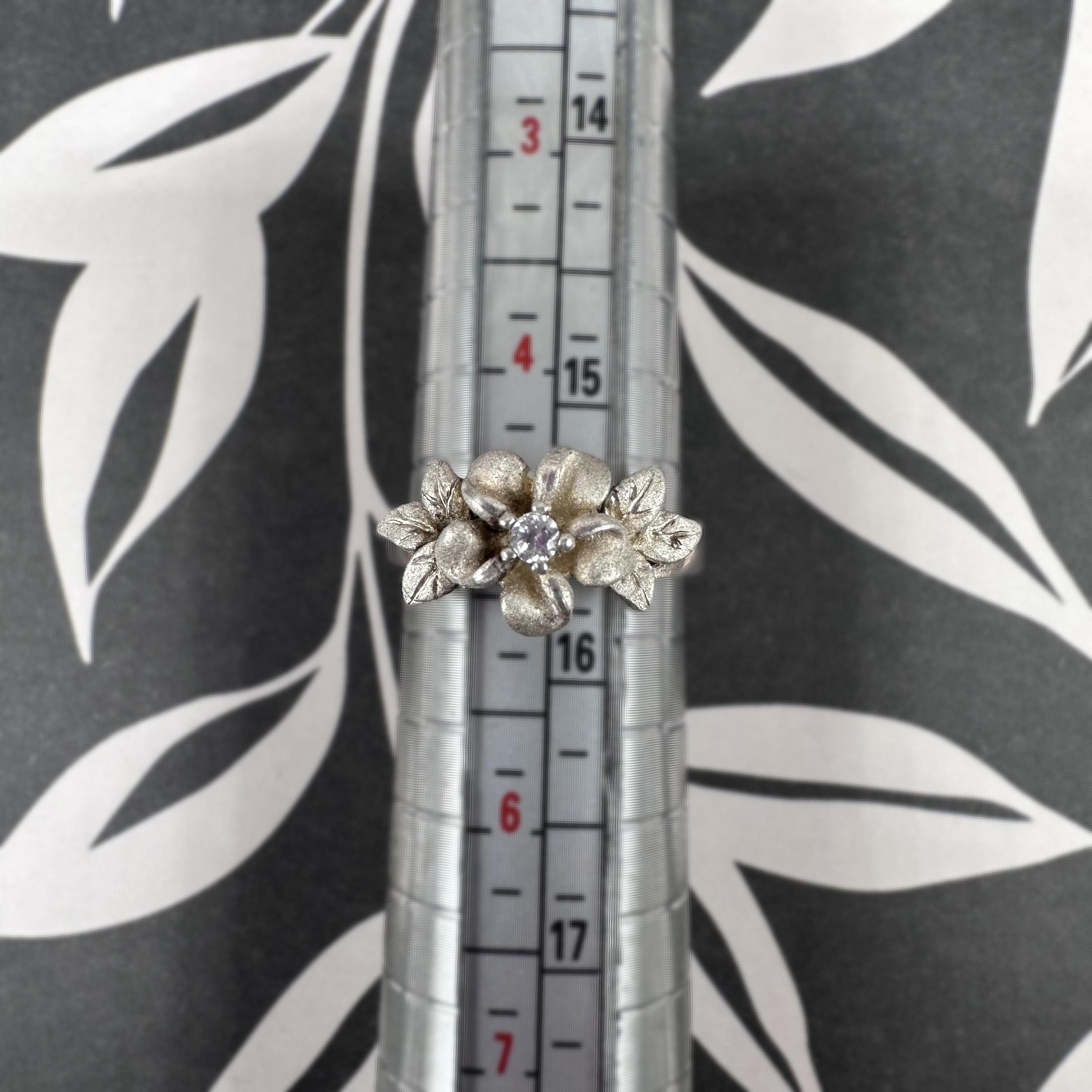Sterling Silver Flower Ring with Clear Gemstone – Size 4.75