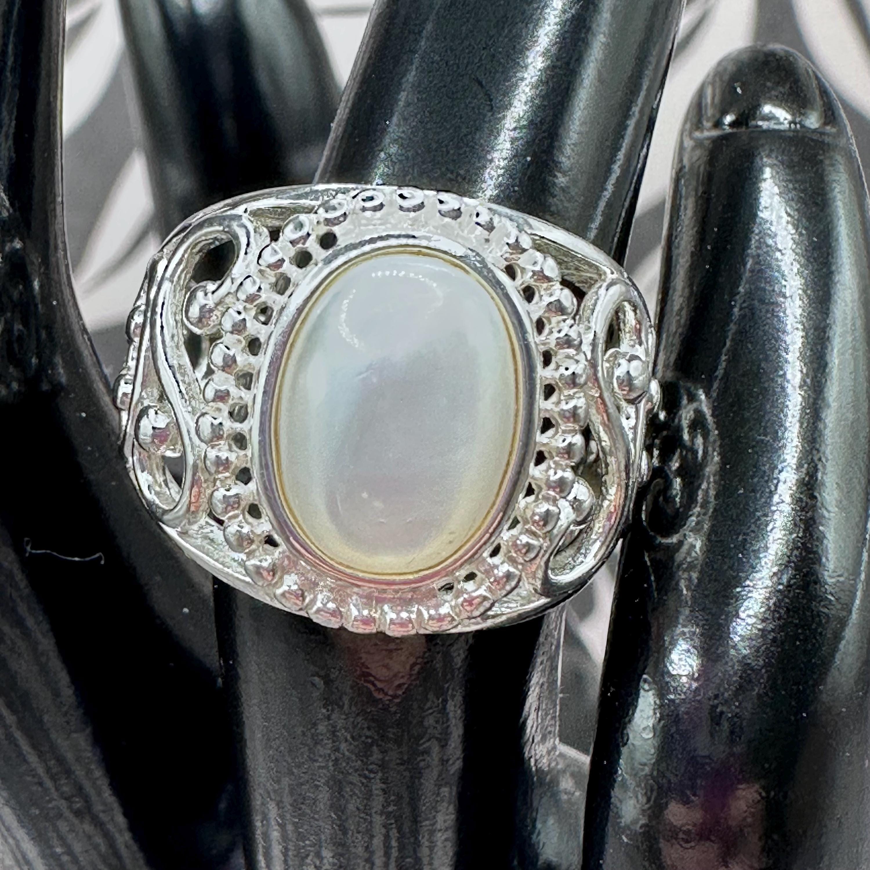 Sterling Silver and Mother of Pearl Vintage Ring Size 7