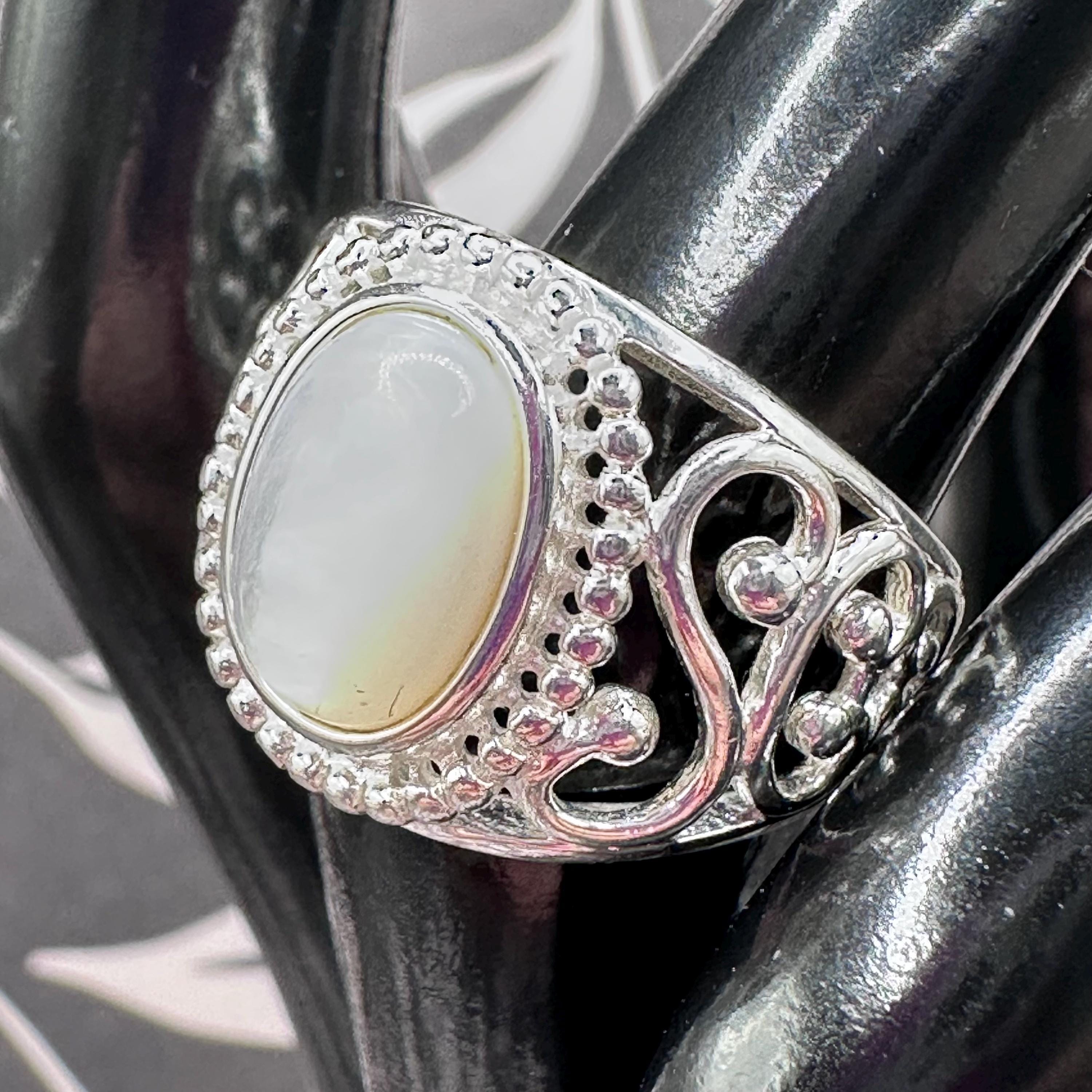 Sterling Silver and Mother of Pearl Vintage Ring Size 7