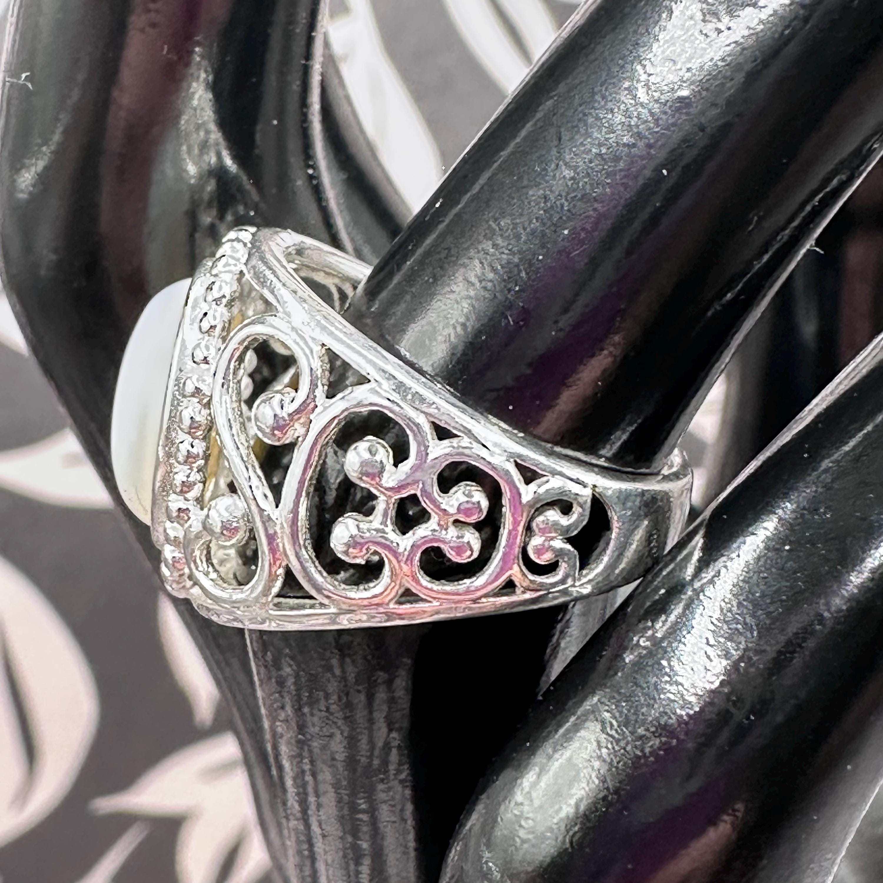 Sterling Silver and Mother of Pearl Vintage Ring Size 7