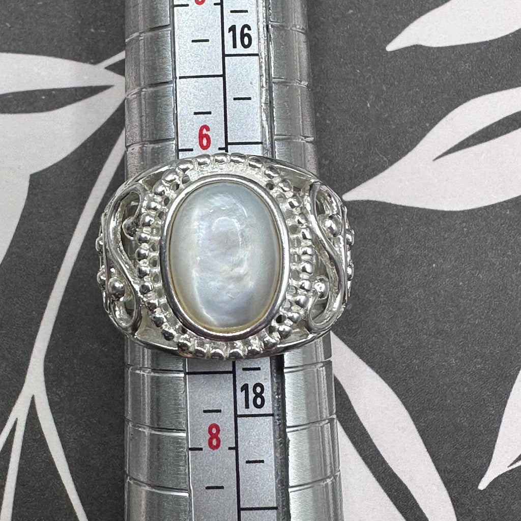 Sterling Silver and Mother of Pearl Vintage Ring Size 7