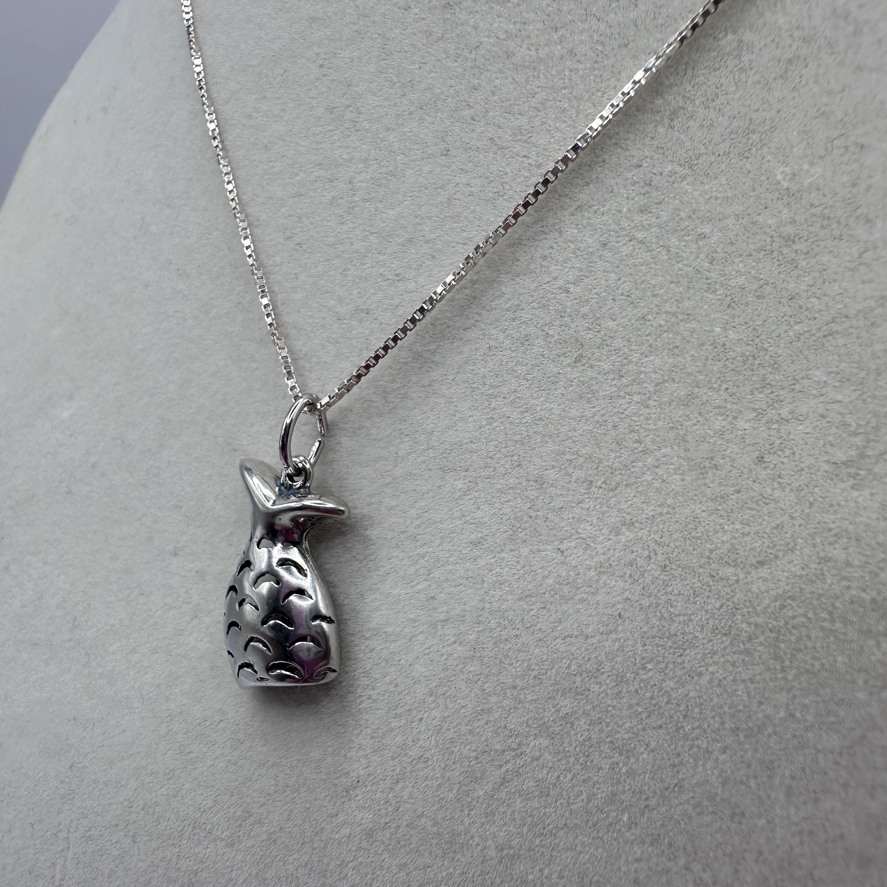 925 Sterling Silver Mermaid Tail Pendant Necklace - 17.5 inch