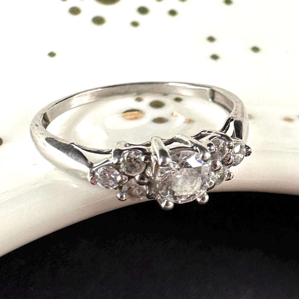 Solid 10K White Gold Ring with Gemstone Cluster – Size 5.25