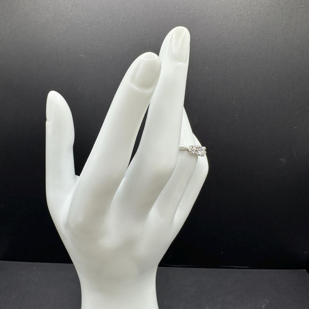 Solid 10K White Gold Ring with Gemstone Cluster – Size 5.25