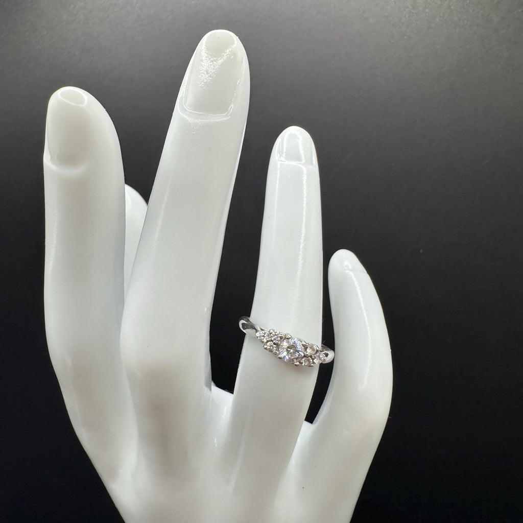 Solid 10K White Gold Ring with Gemstone Cluster – Size 5.25