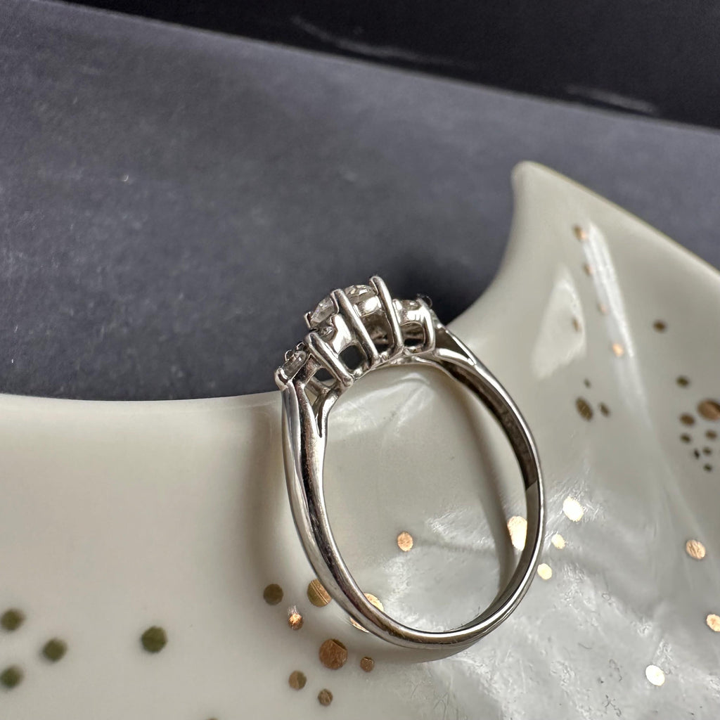 Solid 10K White Gold Ring with Gemstone Cluster – Size 5.25