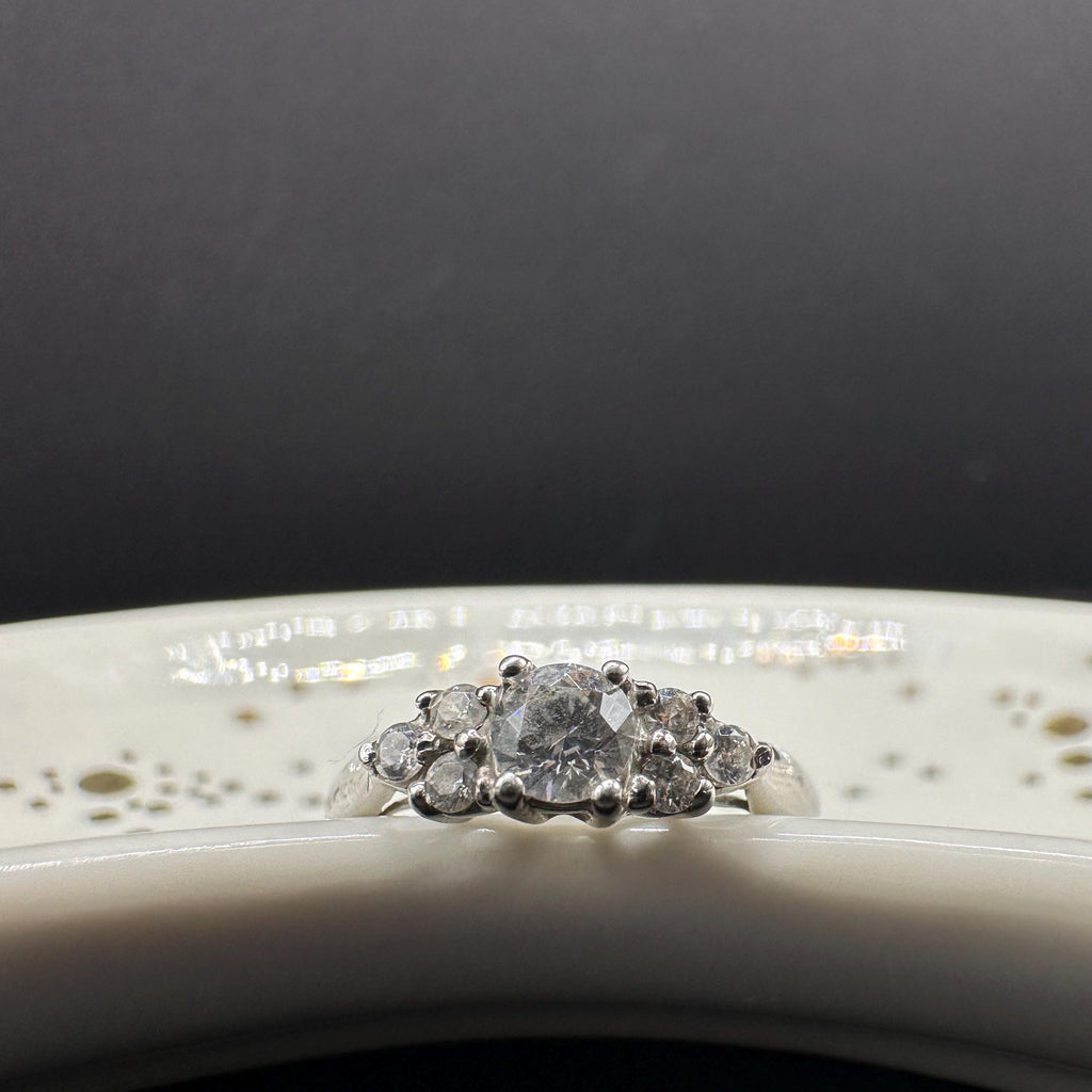 Solid 10K White Gold Ring with Gemstone Cluster – Size 5.25