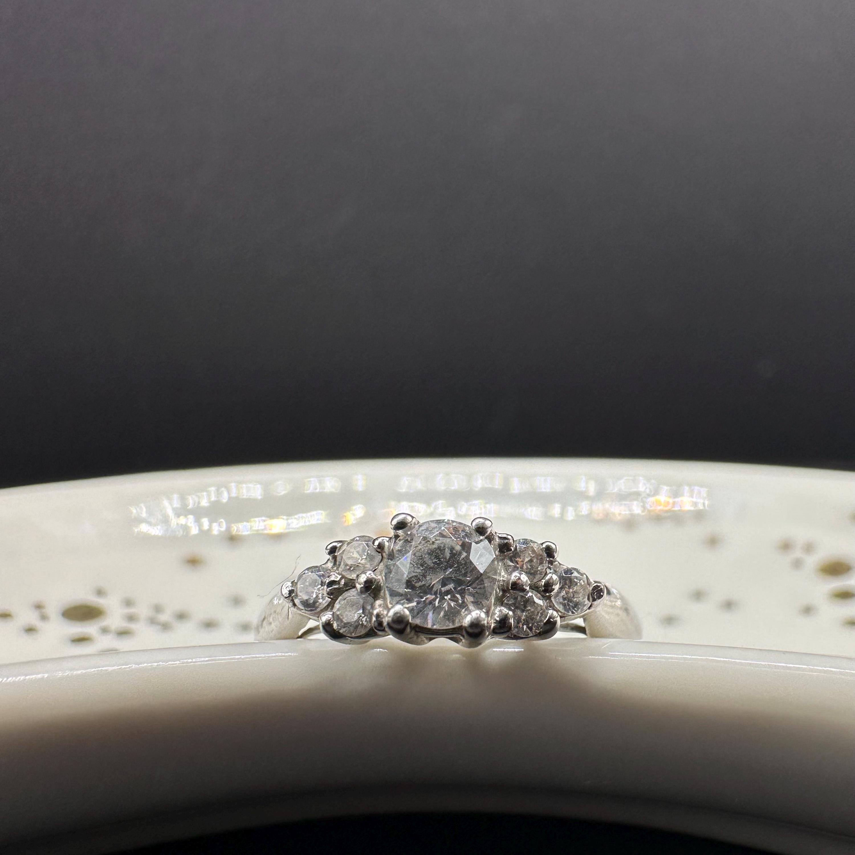 Solid 10K White Gold Ring with Gemstone Cluster – Size 5.25