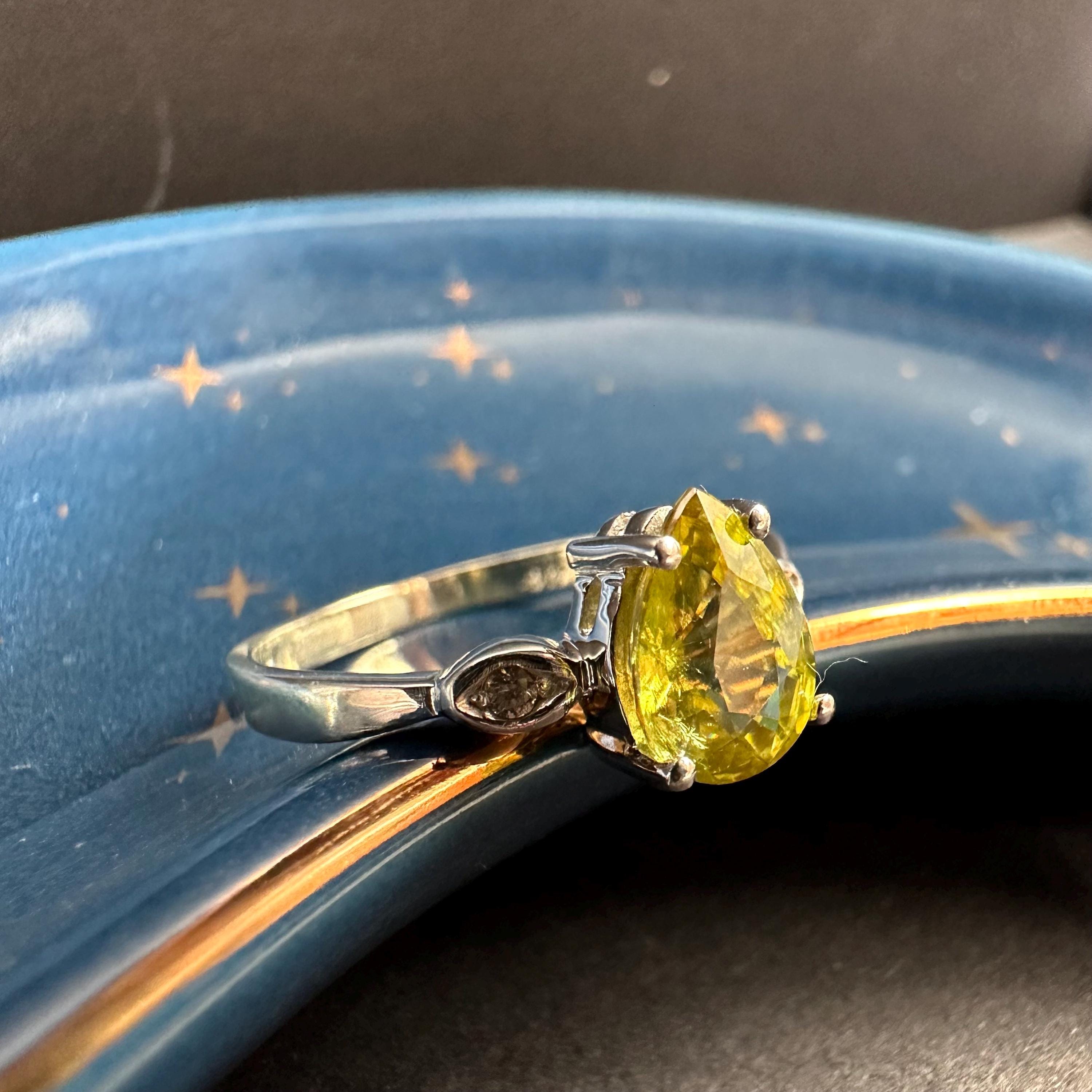 TGGC Solid 10K White Gold Ring with Natural Sphene & White Topaz Accents Size 8